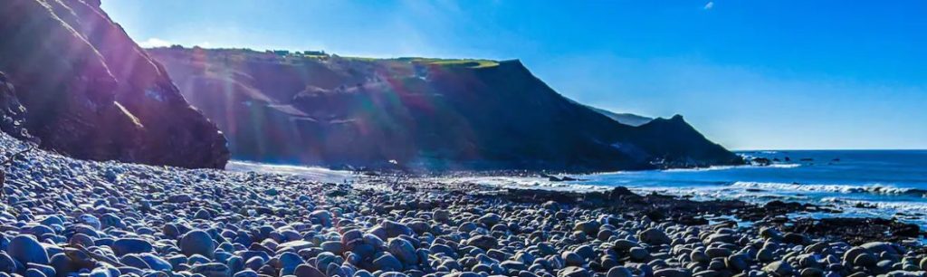 Millock Beach cornwall - cliffs